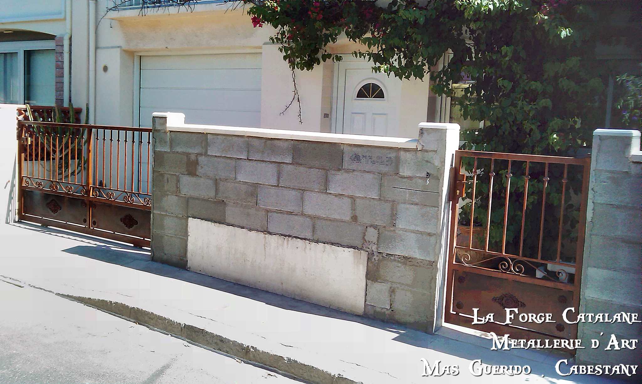 portail soubassement tole palmettes et rosaces fonte  forge catalane.jpg